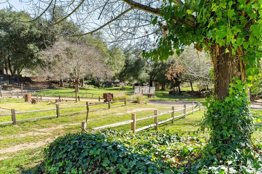 https://cdn.realtyfeed.com/cdn/127/306661611/bcd1971601ad5c39ae3dc67e6d0a21e5.webp