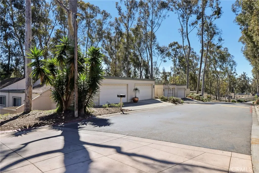 https://cdn.realtyfeed.com/cdn/127/306661655/74bd3b64f61255593f80f087c33de8b4.webp