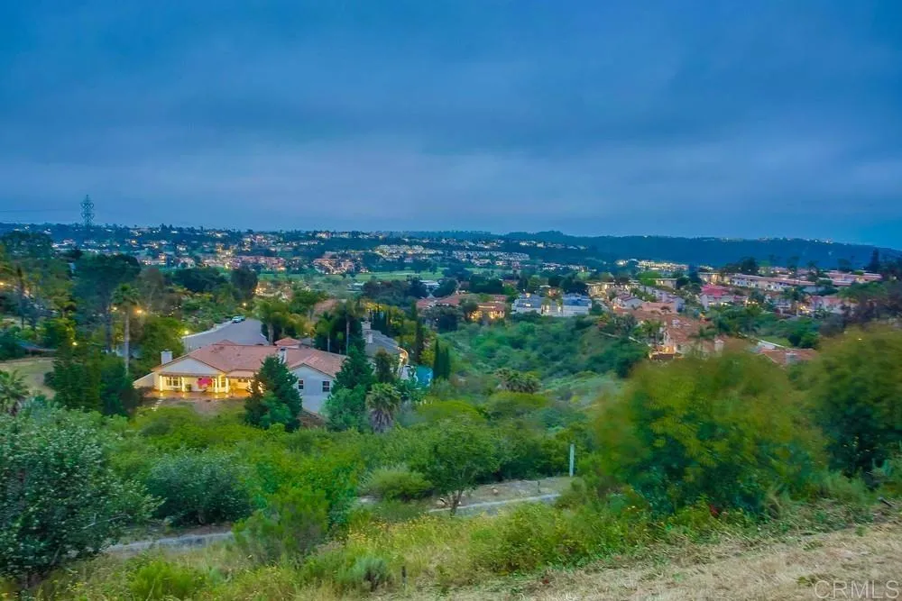 https://cdn.realtyfeed.com/cdn/127/306661802/29aabe377c921bc13861517b80f2b18e.webp