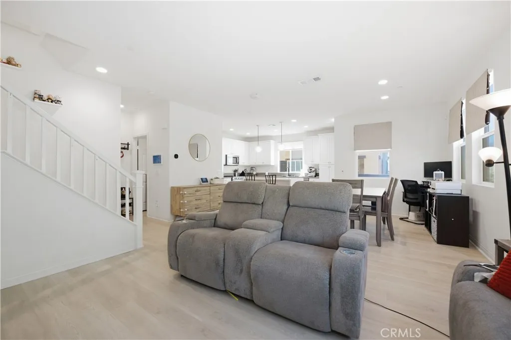 https://cdn.realtyfeed.com/cdn/127/306661885/40265c6dbc02818e9ccf1d9e3f30a879.webp