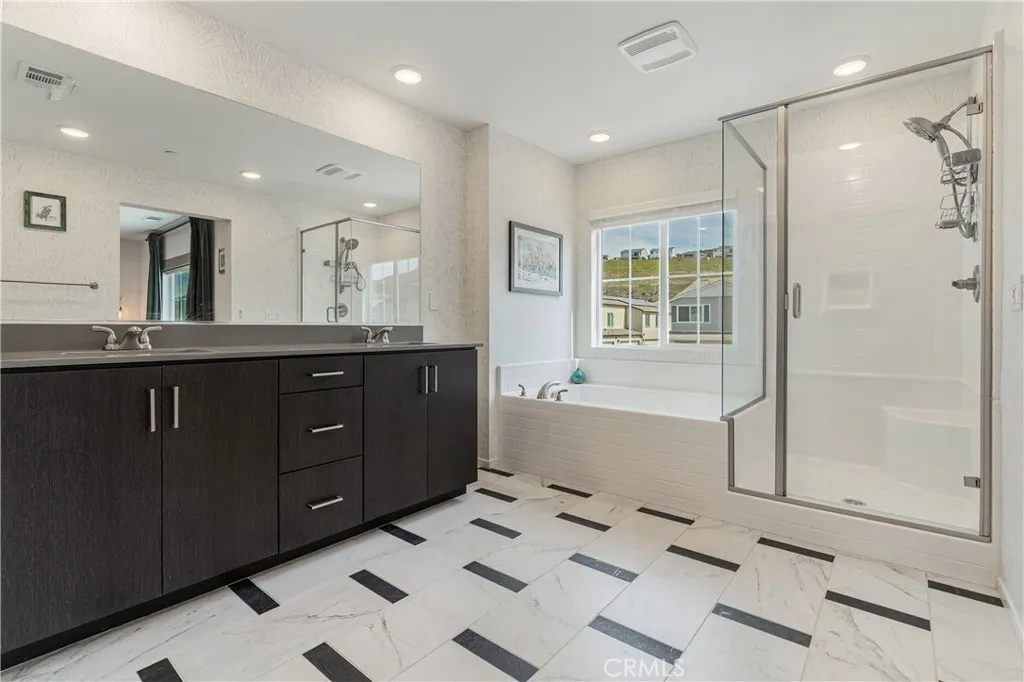 https://cdn.realtyfeed.com/cdn/127/306662004/01aa67384256e2e3cb844937334ea181.webp