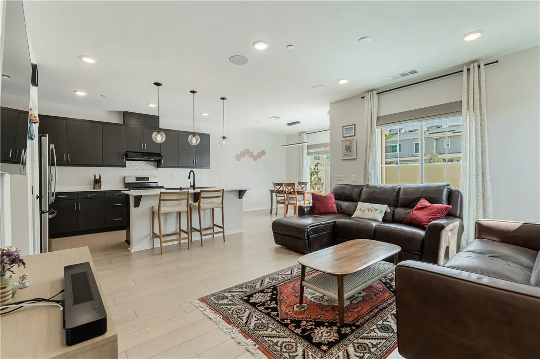 https://cdn.realtyfeed.com/cdn/127/306662004/0d5294a48b76c944c629fd62aace488e.webp