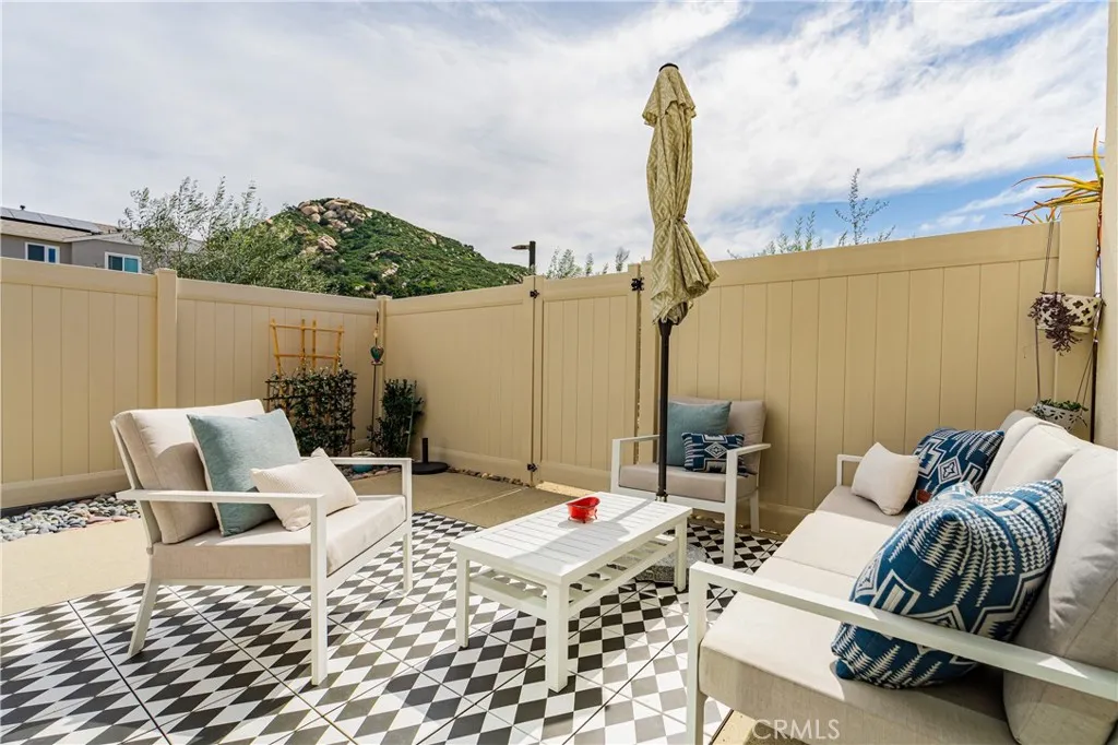 https://cdn.realtyfeed.com/cdn/127/306662004/2e01e5cb51ddebc6d6fa667f3c7efda8.webp