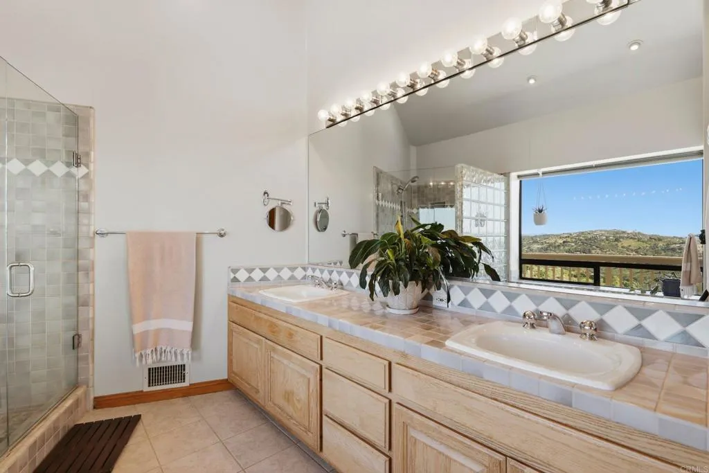 https://cdn.realtyfeed.com/cdn/127/306662049/4127158d491c45810feab1b8d77350ee.webp