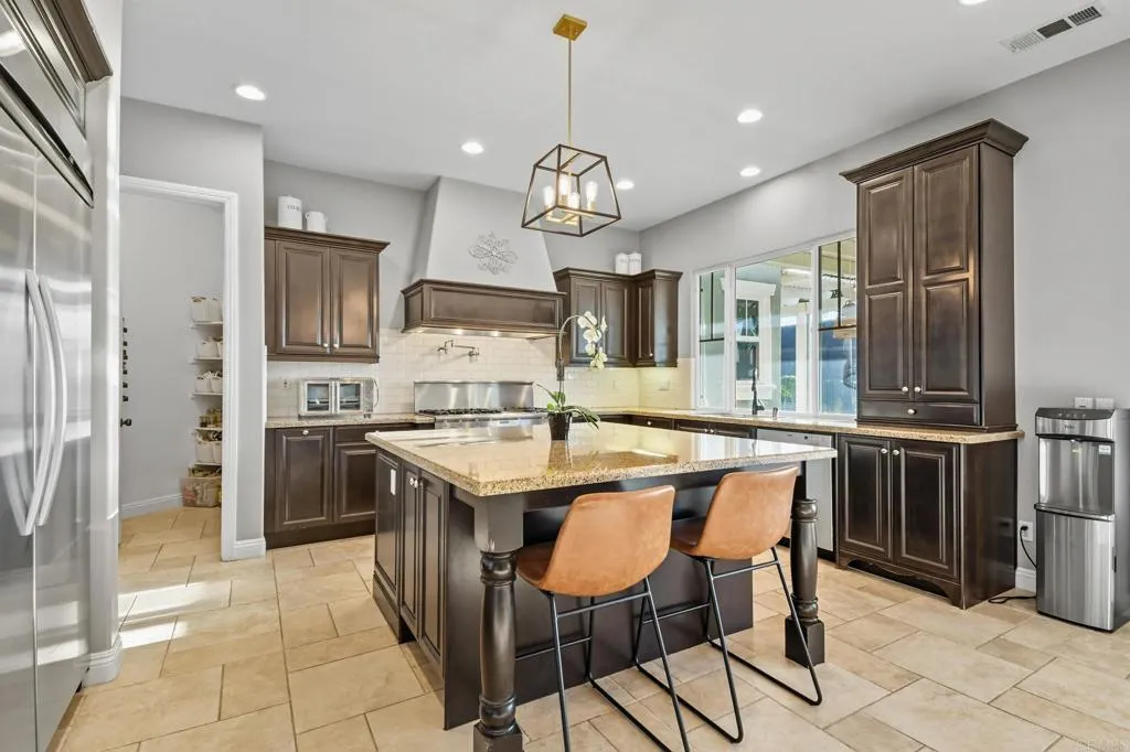 https://cdn.realtyfeed.com/cdn/127/306662069/a2cff27506497a39fd60286cb4d57850.webp