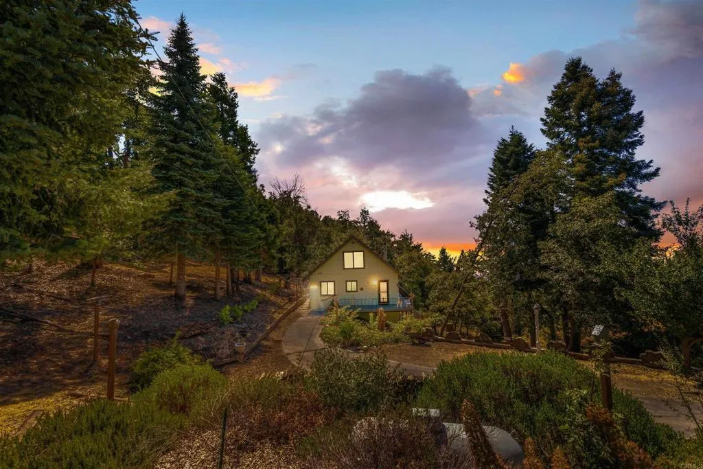 https://cdn.realtyfeed.com/cdn/127/306662105/389c15a1fcd81a24aa90b94e312d5538.webp