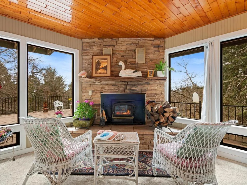 https://cdn.realtyfeed.com/cdn/127/306662105/53060119303fd41a5abf3d7f6d0a6235.webp
