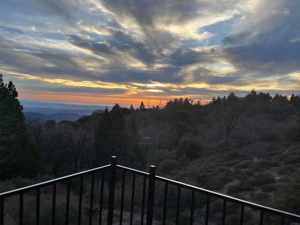https://cdn.realtyfeed.com/cdn/127/306662105/ec45015989539a3cddd73125bb9faa69.webp