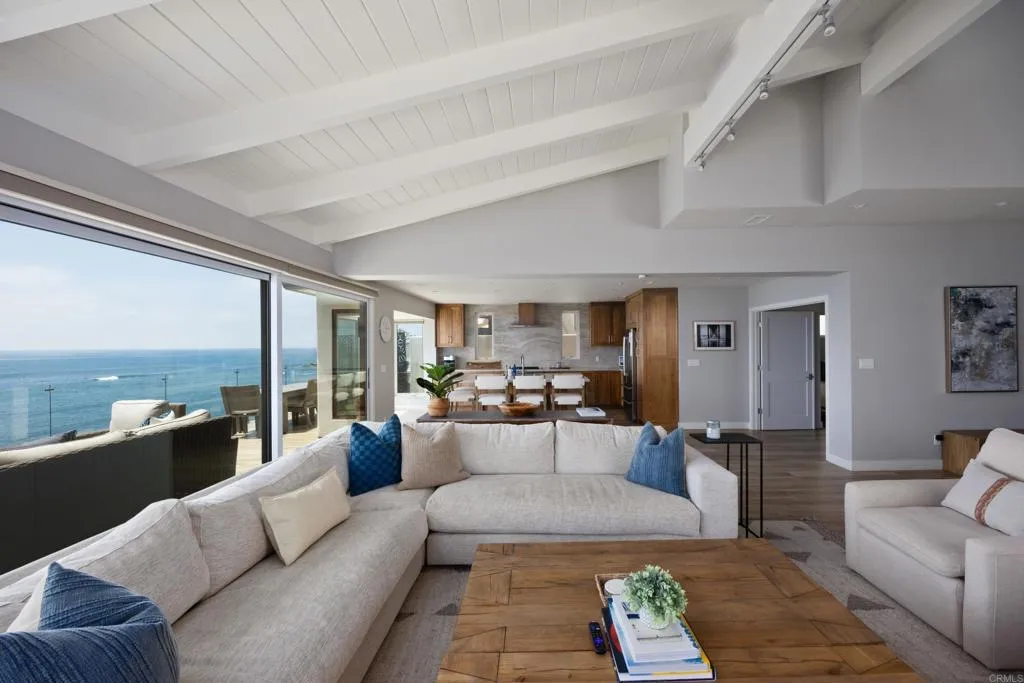 https://cdn.realtyfeed.com/cdn/127/306662322/8cc260d9c379df5806992a9f212d5e23.webp