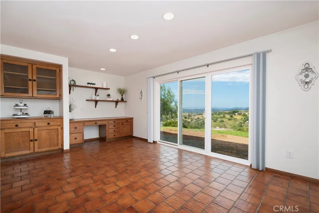https://cdn.realtyfeed.com/cdn/127/306662357/34e2ef10c416f588a7a6c6a6fab4227a.webp