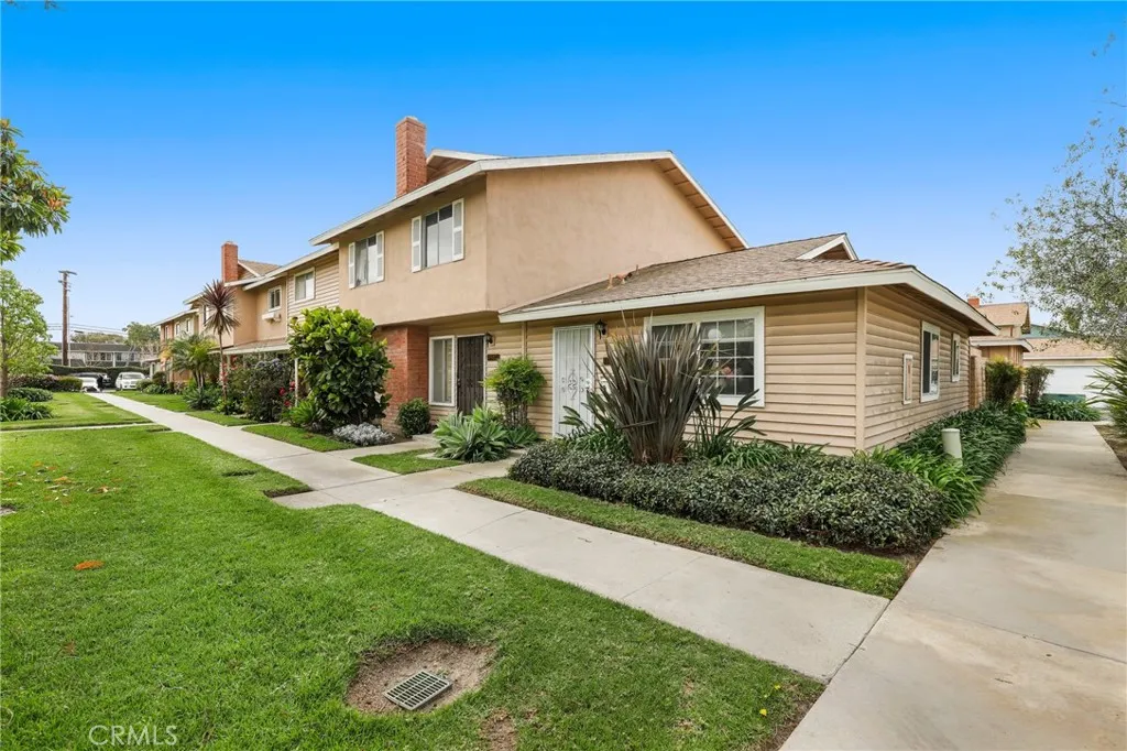 15940 Silvertip Court, Fountain Valley, CA 92708 - Photo 2 of 25, Fountain Valley, CA