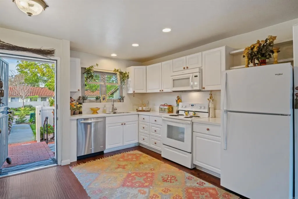 https://cdn.realtyfeed.com/cdn/127/306662518/e2795e6dc911ef97001b09294e6b950c.webp