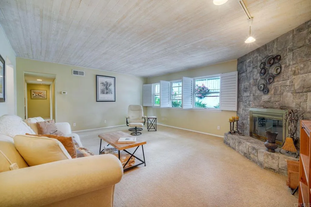 https://cdn.realtyfeed.com/cdn/127/306662575/0b9ba6415ac81fba5063fec8ab272545.webp