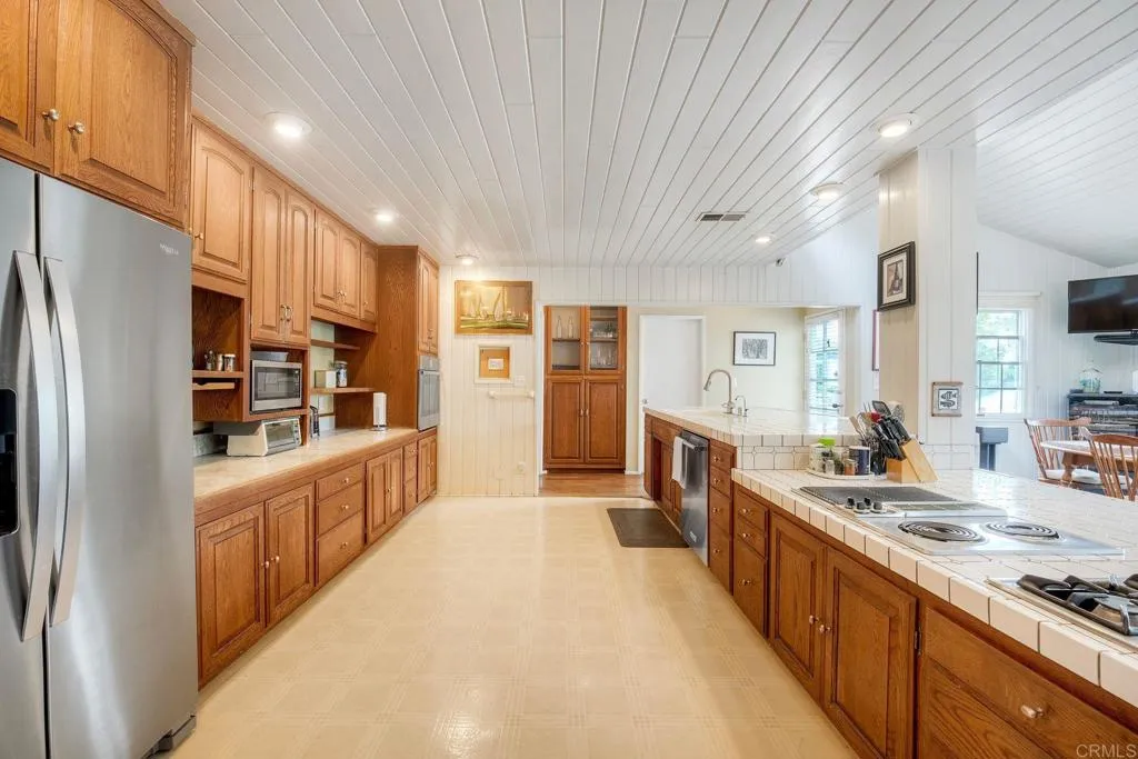 https://cdn.realtyfeed.com/cdn/127/306662575/7409415001033e6b1aacffa71b811b17.webp