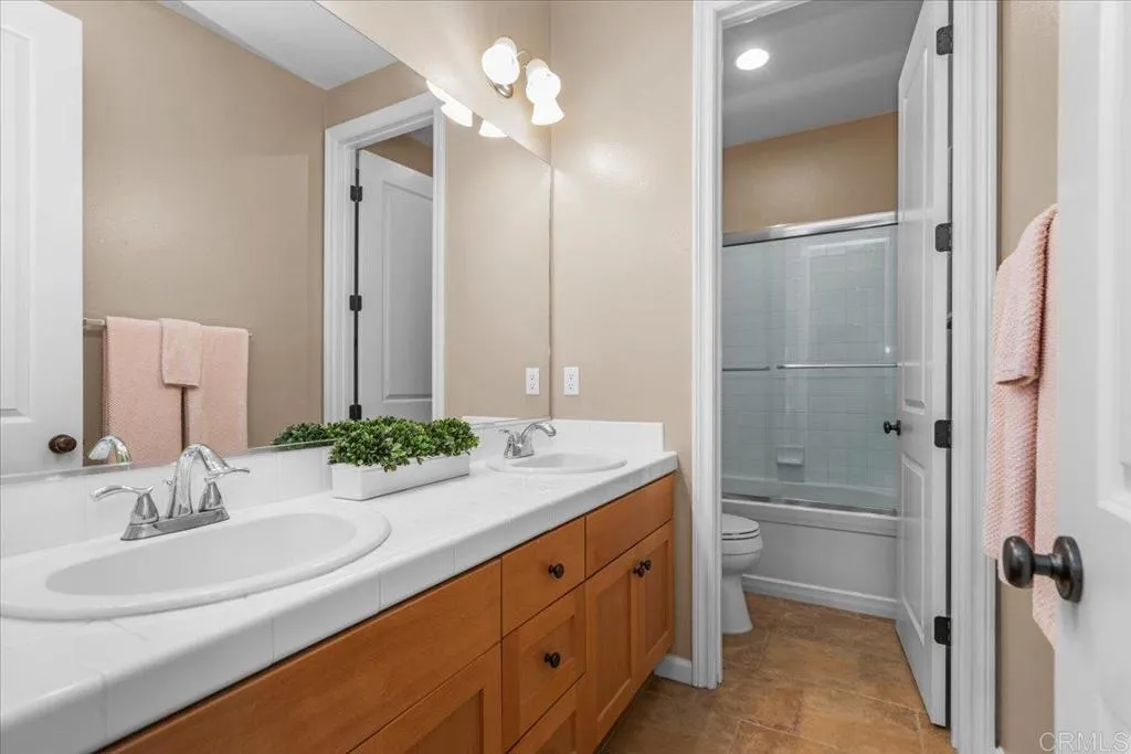 https://cdn.realtyfeed.com/cdn/127/306662754/5bd41f1bb126442196dd5494a9b7519b.webp