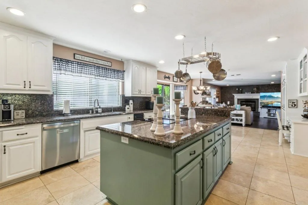 https://cdn.realtyfeed.com/cdn/127/306662788/103907bad4eb8ec494ac7cb37d752c9e.webp