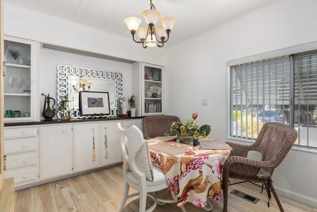 https://cdn.realtyfeed.com/cdn/127/306662820/739489ef06b478bed4b6f297ed6fe275.webp