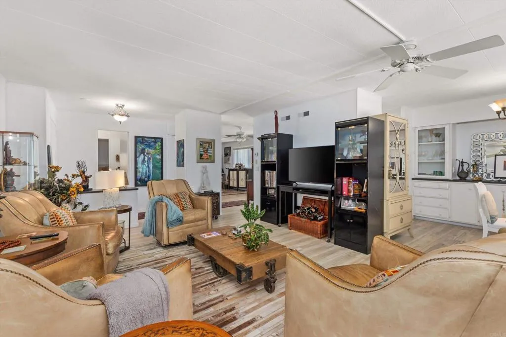 https://cdn.realtyfeed.com/cdn/127/306662820/836d7732c4ee99a51dfe5f818fa88fb4.webp