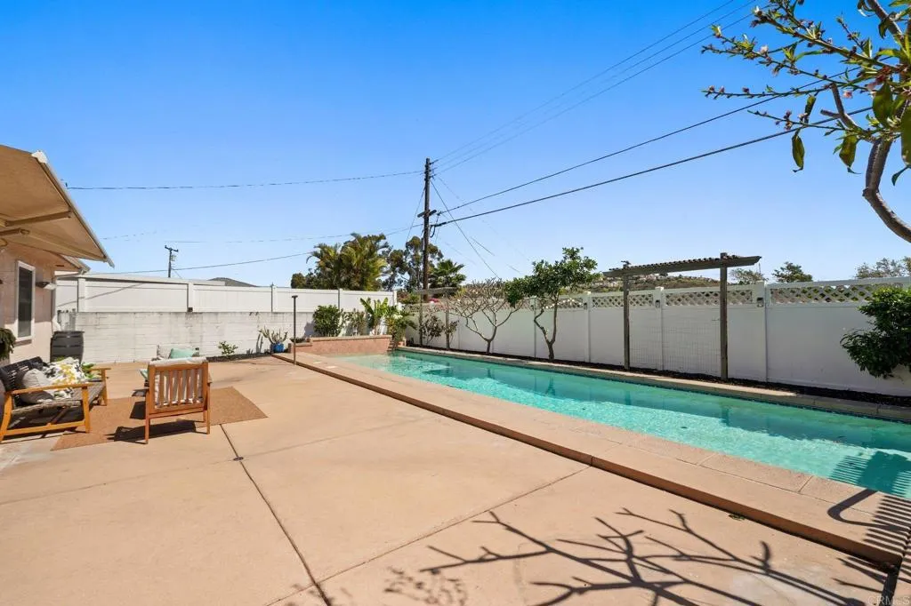 https://cdn.realtyfeed.com/cdn/127/306662871/d9b3e451442ecde1ae72ab1c7242411c.webp