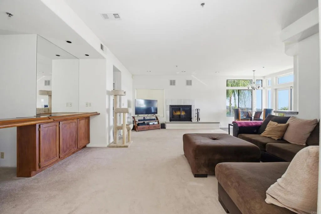 https://cdn.realtyfeed.com/cdn/127/306662876/df2213c828d4b4e0b10670383aad638c.webp