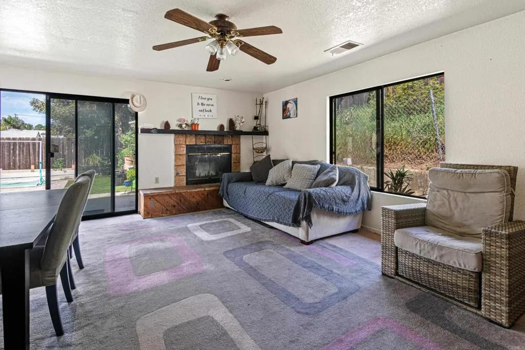 https://cdn.realtyfeed.com/cdn/127/306662883/92ce20488ce882a167306056cfb6ab43.webp