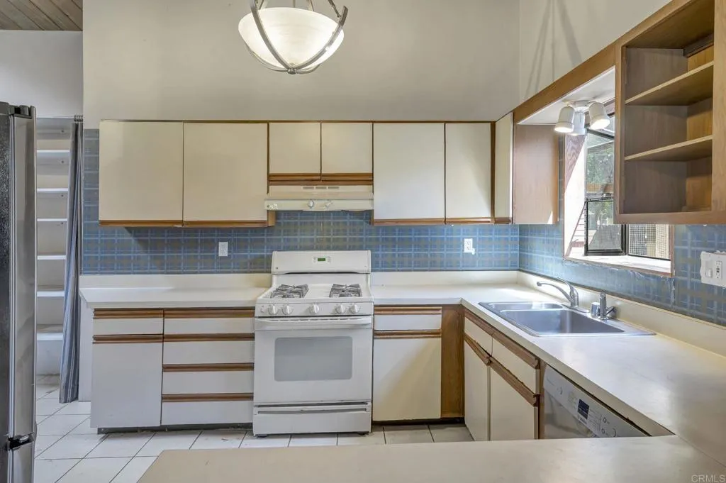https://cdn.realtyfeed.com/cdn/127/306663090/0f4627b620defb9c86a5249bd5bd0d90.webp