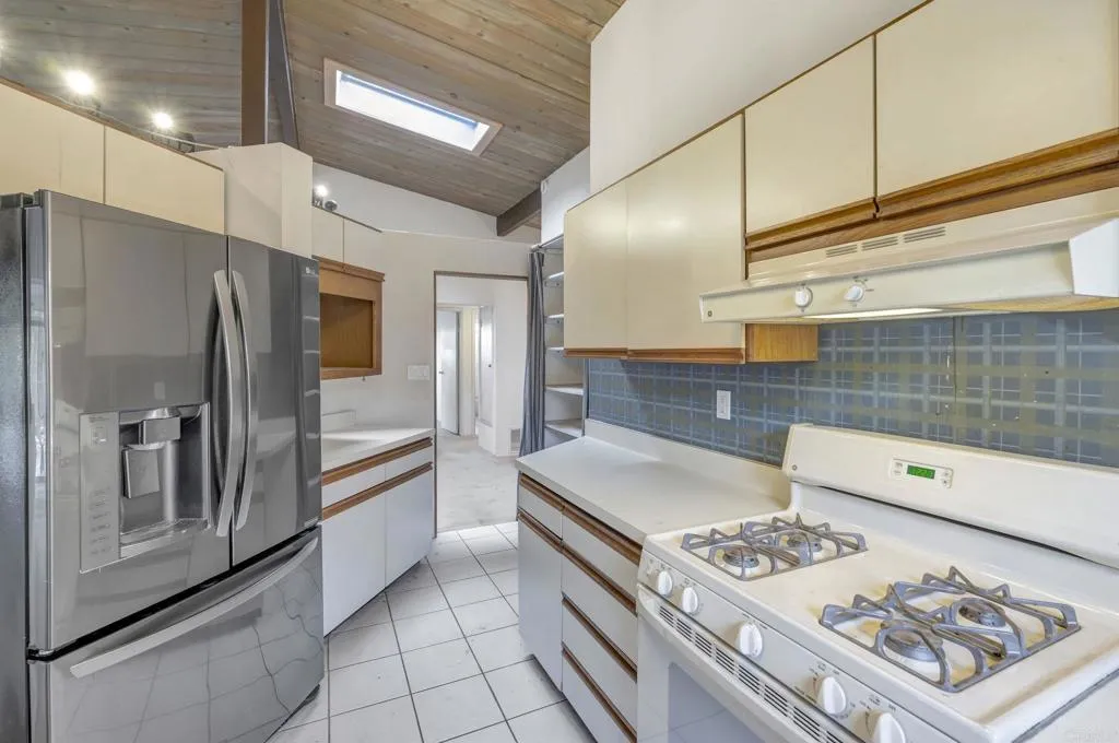 https://cdn.realtyfeed.com/cdn/127/306663090/568ba3928ad30562a7bac63a5dc88afc.webp