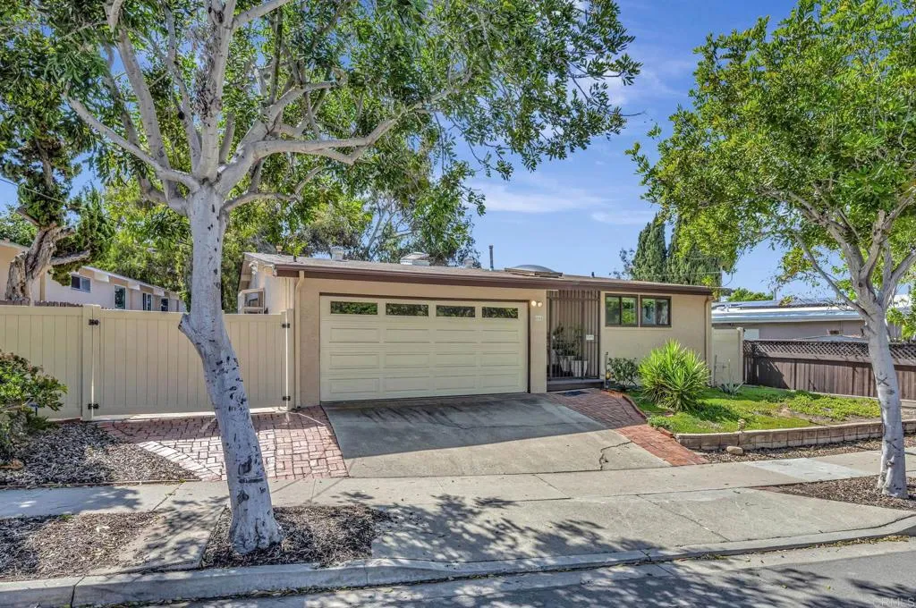 https://cdn.realtyfeed.com/cdn/127/306663090/a2b208e105a444377a99ee08cb0666f2.webp