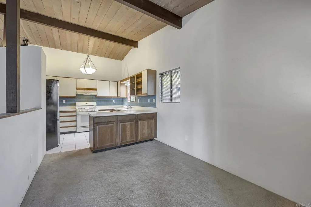 https://cdn.realtyfeed.com/cdn/127/306663090/bcf0a8df254bd678b424bc83e342cf8e.webp