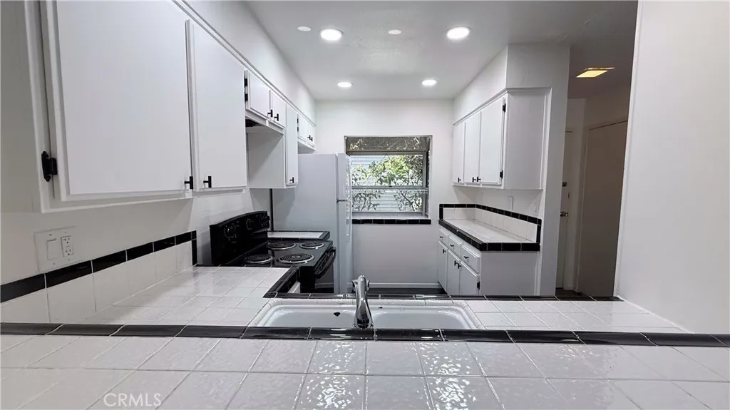 25391 Pine Creek Lane, Wilmington, CA 90744 - Photo 3 of 48, Wilmington, CA