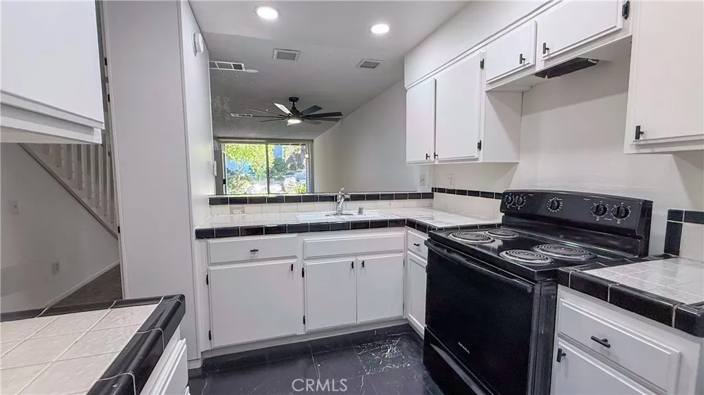 25391 Pine Creek Lane, Wilmington, CA 90744 - Photo 4 of 48, Wilmington, CA