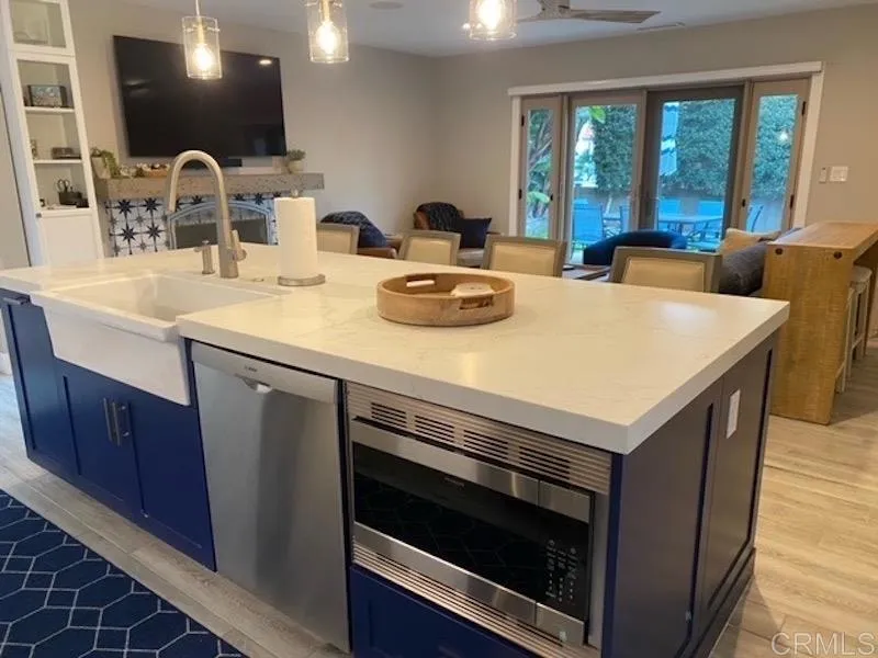 $750,000+