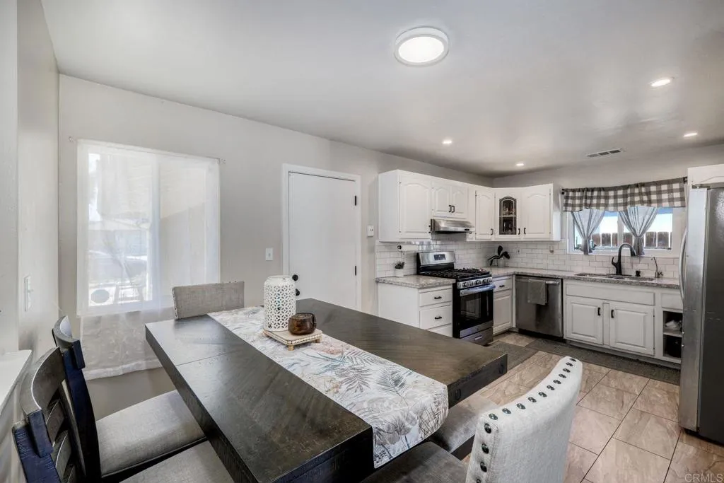 https://cdn.realtyfeed.com/cdn/127/306663256/91ea563bb734fe0fa802c121e71c7ff0.webp