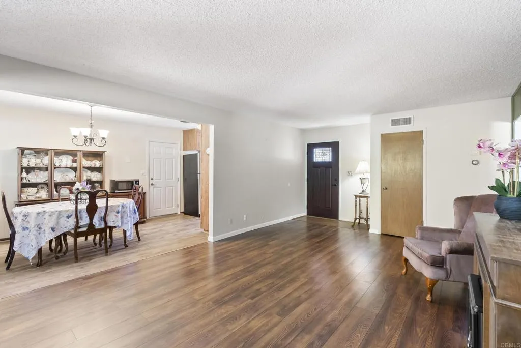 https://cdn.realtyfeed.com/cdn/127/306663403/355742fc6fb46cb921c162fdba61b02b.webp