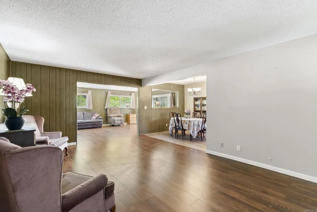 https://cdn.realtyfeed.com/cdn/127/306663403/8cd102c025acdae38d922b57cb7f69d7.webp