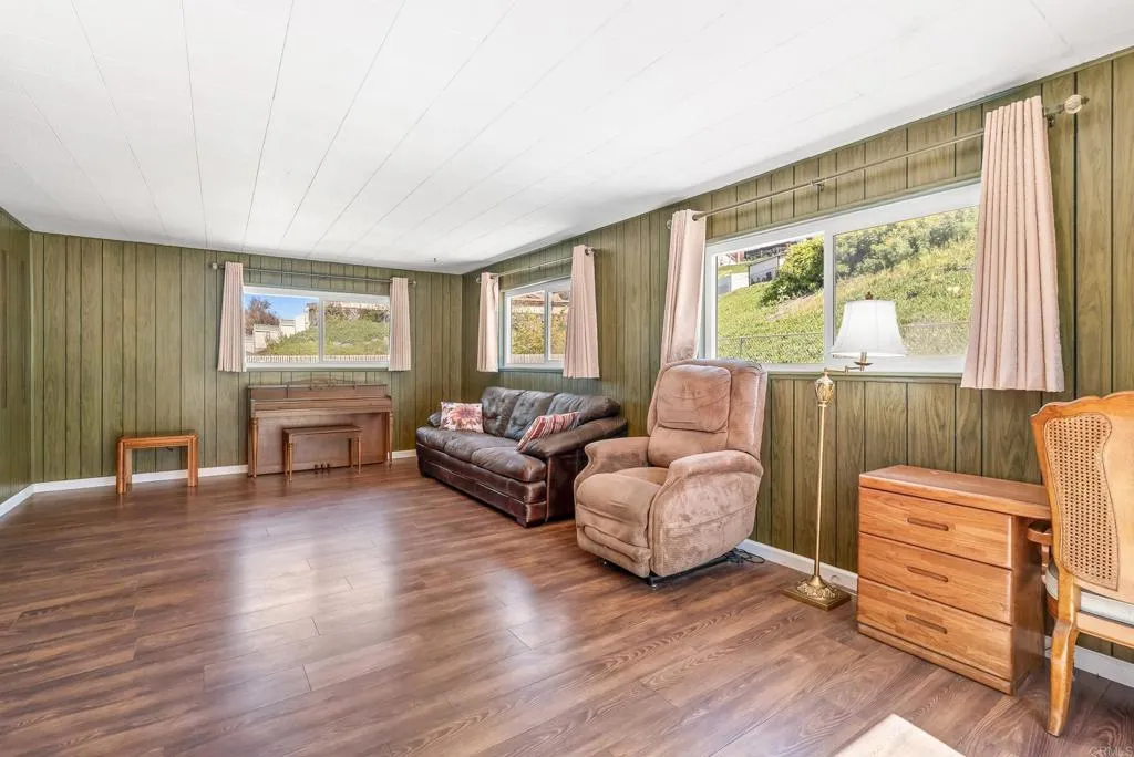 https://cdn.realtyfeed.com/cdn/127/306663403/fcfb82f3f2b9249d27381c3eca6488f0.webp