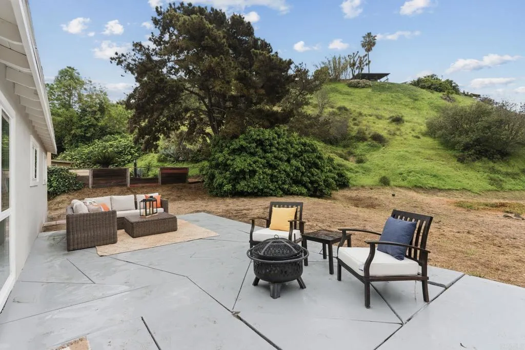 https://cdn.realtyfeed.com/cdn/127/306663446/521d0e23eb63d90b5e711cbf989a0334.webp