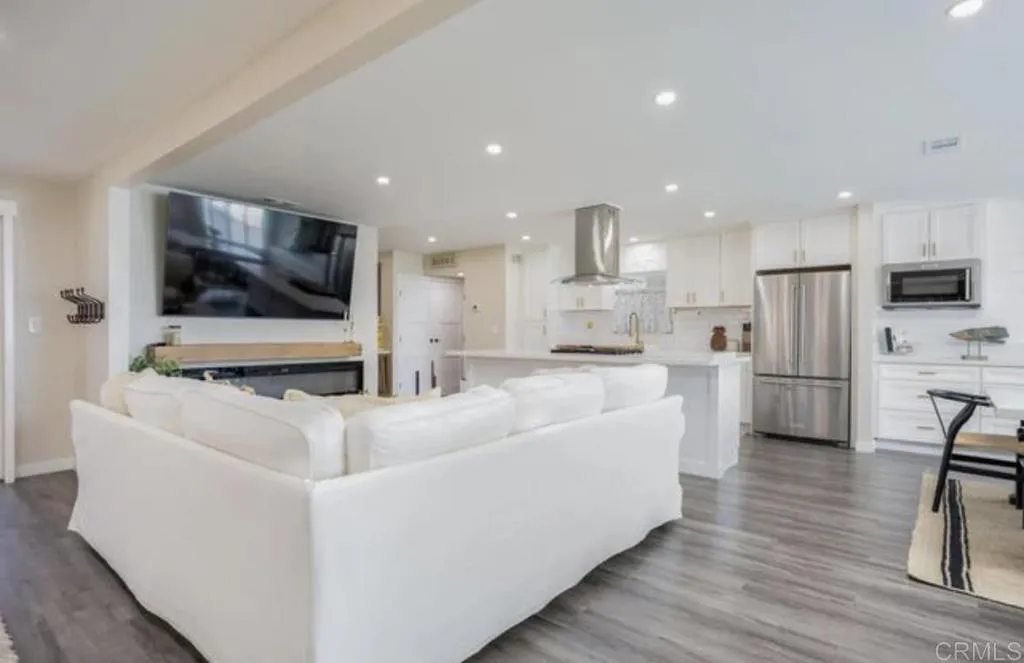 https://cdn.realtyfeed.com/cdn/127/306663501/b01eb448821e07cc32802ada8304145e.webp