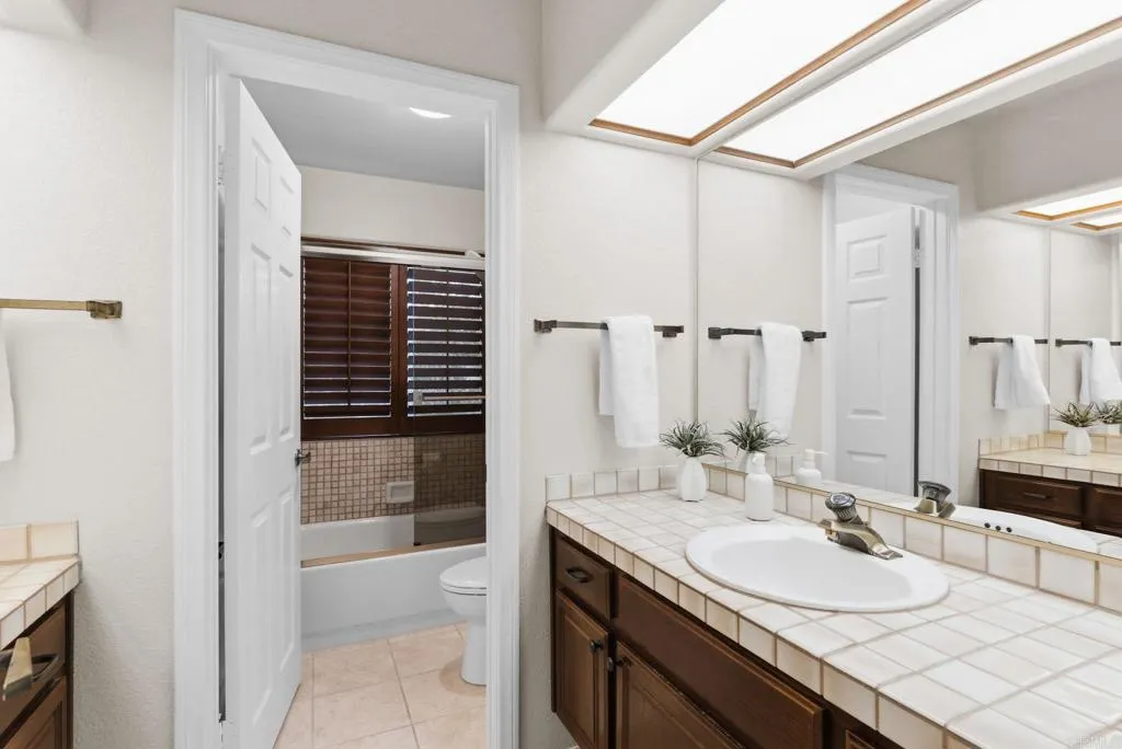 https://cdn.realtyfeed.com/cdn/127/306663505/804690d9620f63803e0f11339c6fbceb.webp