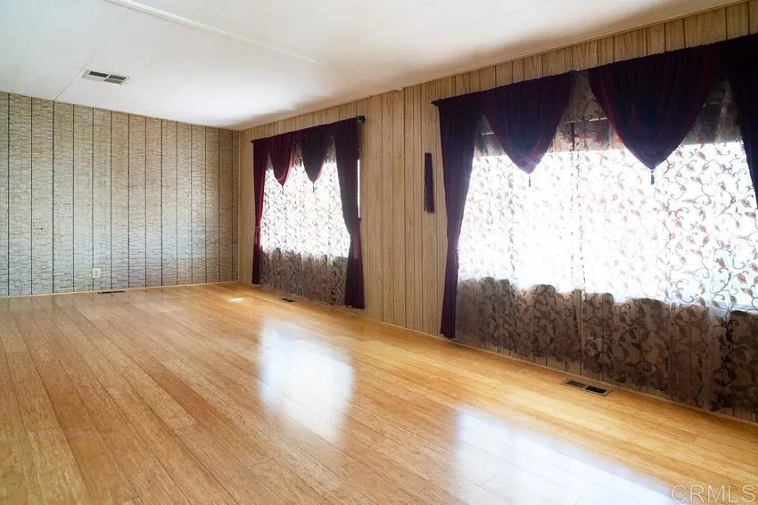 https://cdn.realtyfeed.com/cdn/127/306663644/98e38b95687bdf91bda5285e74ae02a2.webp