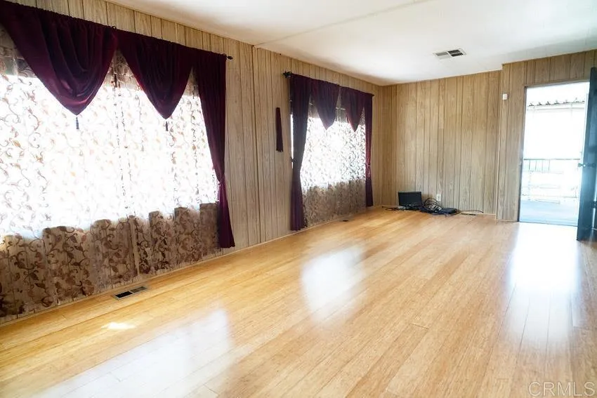 https://cdn.realtyfeed.com/cdn/127/306663644/d939d52c4759b479cfc4533436d912f1.webp