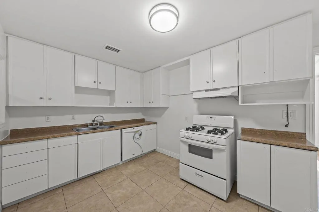 https://cdn.realtyfeed.com/cdn/127/306663716/73aa13bd0eee0992b0bab741f9013f00.webp