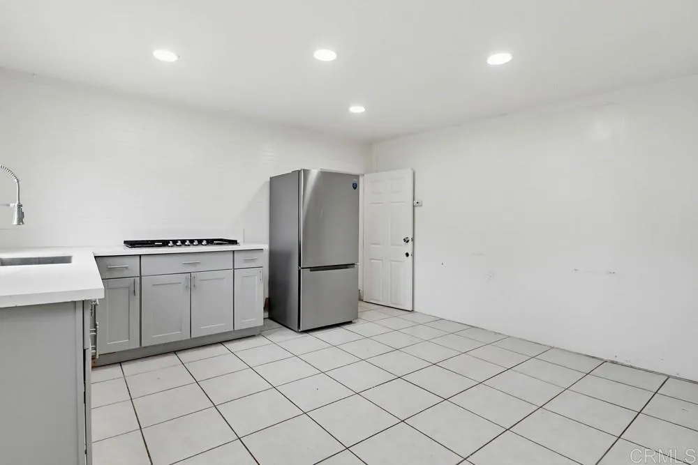 https://cdn.realtyfeed.com/cdn/127/306663763/67592203f834d275e44b7ab9eaa44353.webp