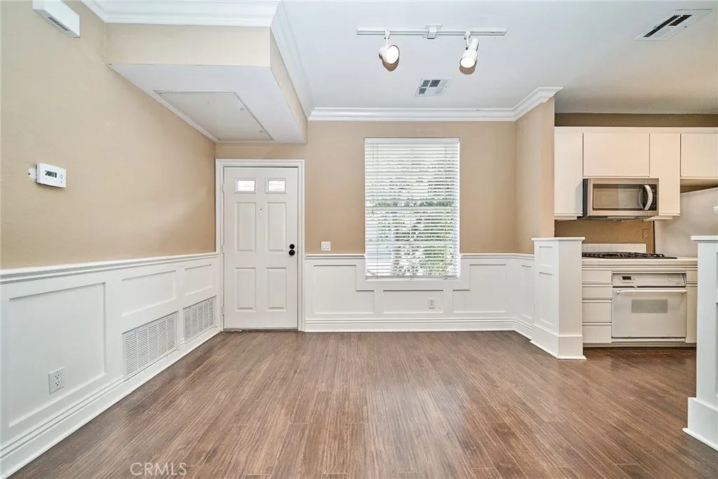 https://cdn.realtyfeed.com/cdn/127/306663797/a6d31a845f90e61c7c1a74af9ca6bafe.webp
