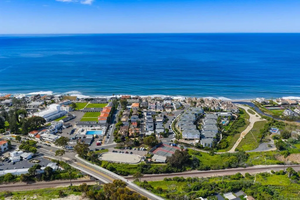 https://cdn.realtyfeed.com/cdn/127/306663811/21386241cffb1404dcdaa5e9821254d8.webp
