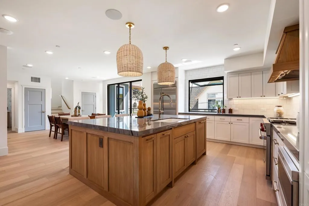 https://cdn.realtyfeed.com/cdn/127/306663811/37f9c30a26e137386fde1bd27a21cdc9.webp