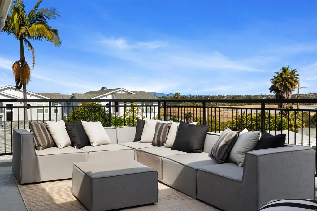 https://cdn.realtyfeed.com/cdn/127/306663811/740d81dd4d29fac7cf5304481870ba8b.webp