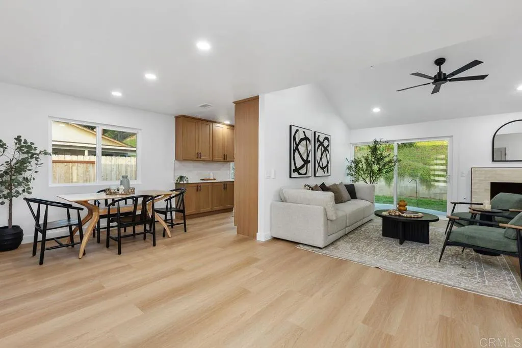 https://cdn.realtyfeed.com/cdn/127/306663819/eabfb673180a97989330b7f638ca6c80.webp