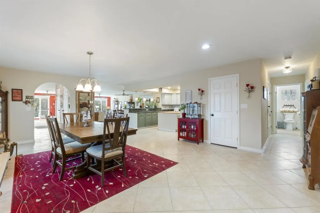 https://cdn.realtyfeed.com/cdn/127/306663875/06fbb28ff0e04794939f7ef0a646f7f5.webp