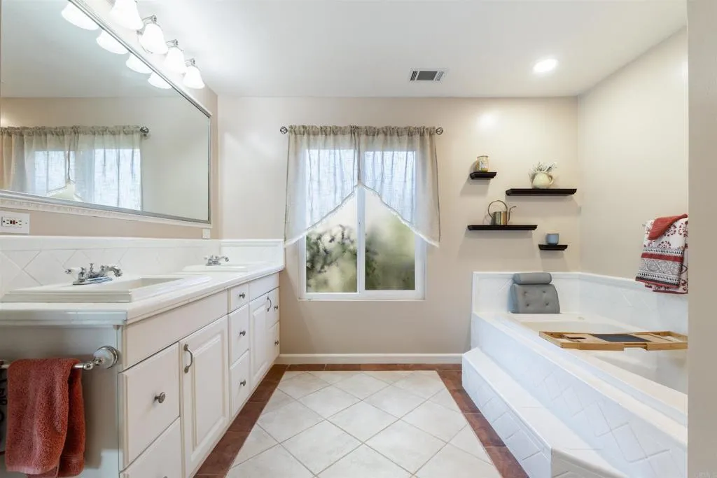 https://cdn.realtyfeed.com/cdn/127/306663875/21b6d62e3ff5db06369063b2758c3752.webp